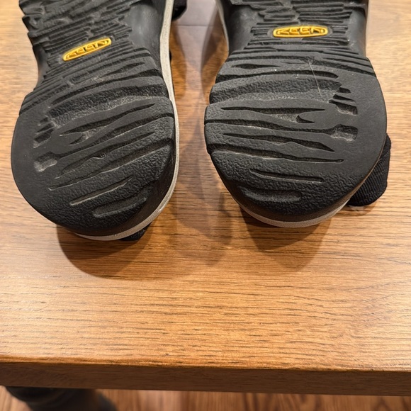 Keen ladies 9.5 sandals - Picture 7 of 9